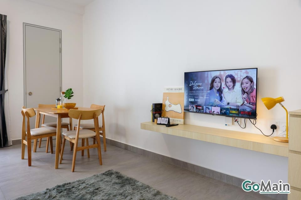 Communal lounge/ TV room, TV and multimedia, Seating area, Dining area, Evening entertainment