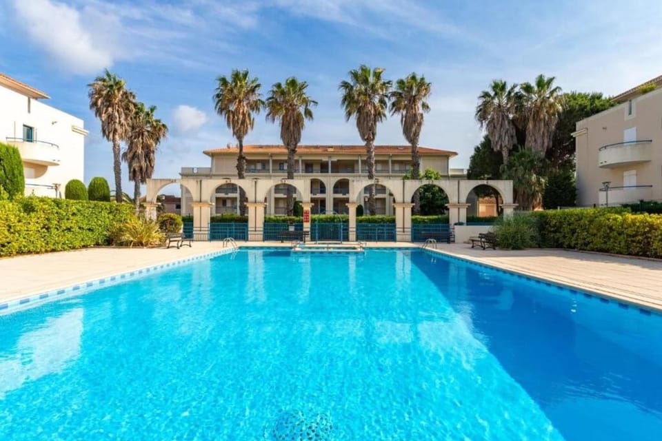 Domaine d'Azur - Renovated 1BR with Terrace Pool & Garage Apartment in Le Lavandou