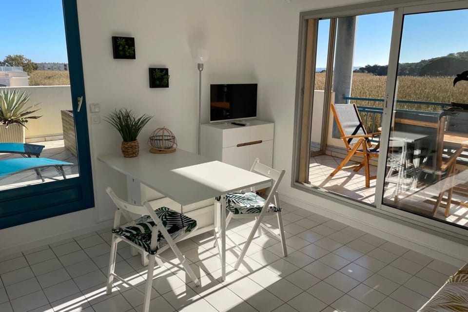 Domaine d'Azur - Renovated 1BR with Terrace Pool & Garage Apartment in Le Lavandou