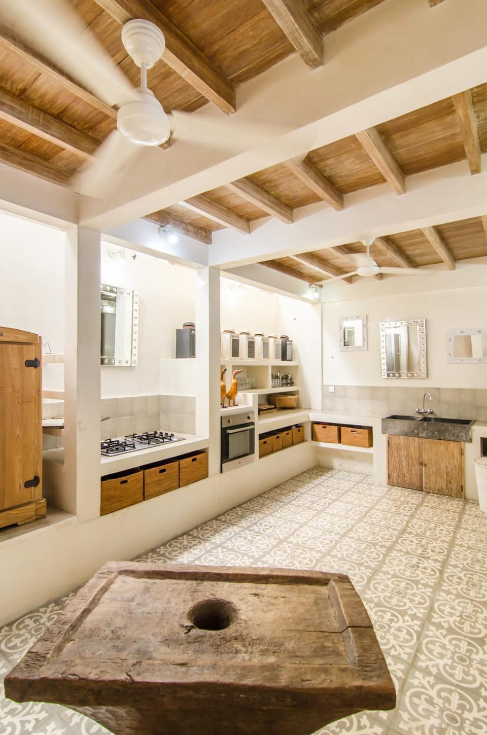 Kitchen or kitchenette, oven, stove