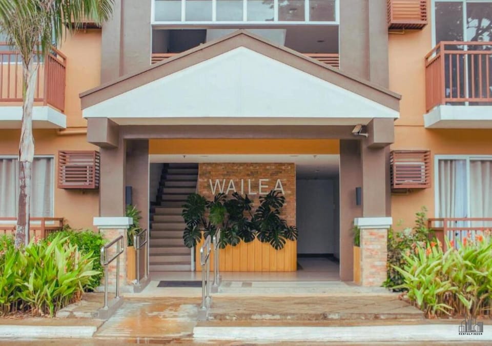 Property building, Facade/entrance, Day
