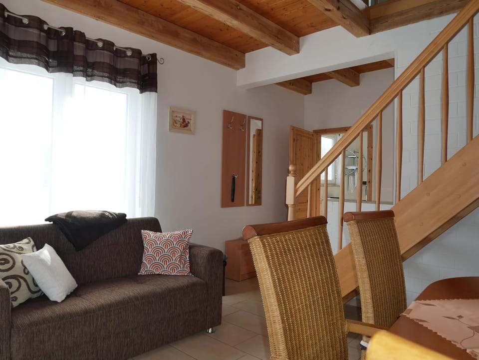 Seating area, Dining area, kitchen