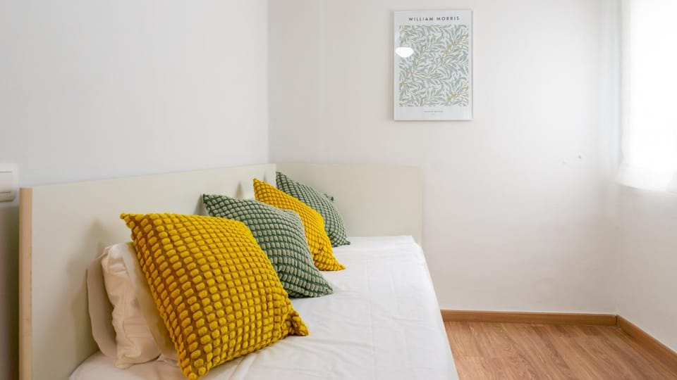 Bed, Photo of the whole room, Bedroom