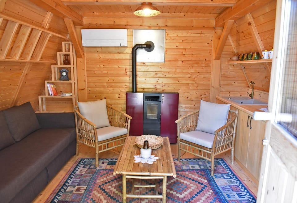 Living room, Seating area, Dining area, air conditioner
