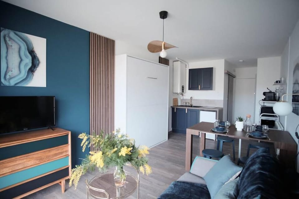 Kitchen or kitchenette, Living room, Dining area, minibar, pet friendly