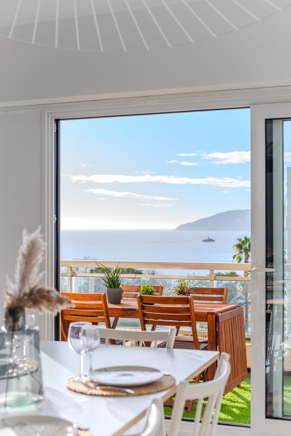View (from property/room), Balcony/Terrace, Dining area, Beach, Sea view