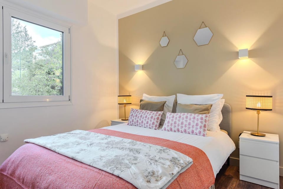 Grand Appartement Balcon Vue Mer 20m Plage Mourillon Apartment in Toulon