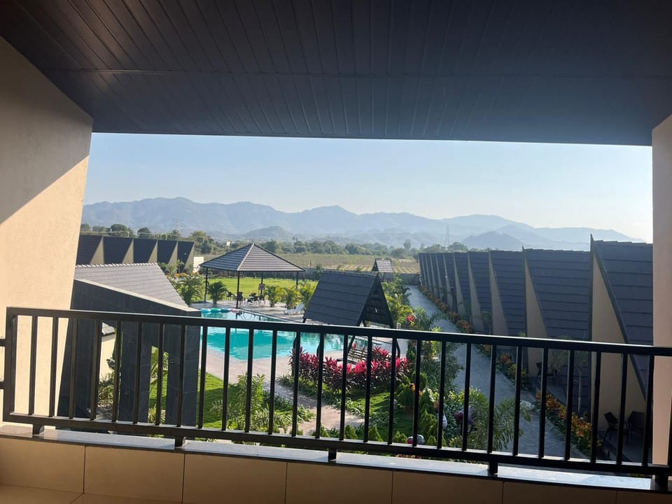 View (from property/room), Balcony/Terrace, Mountain view, Pool view