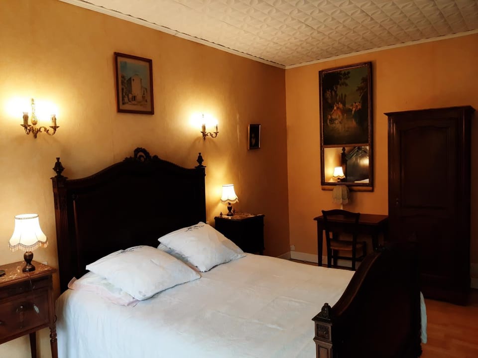 Seating area, Bedroom