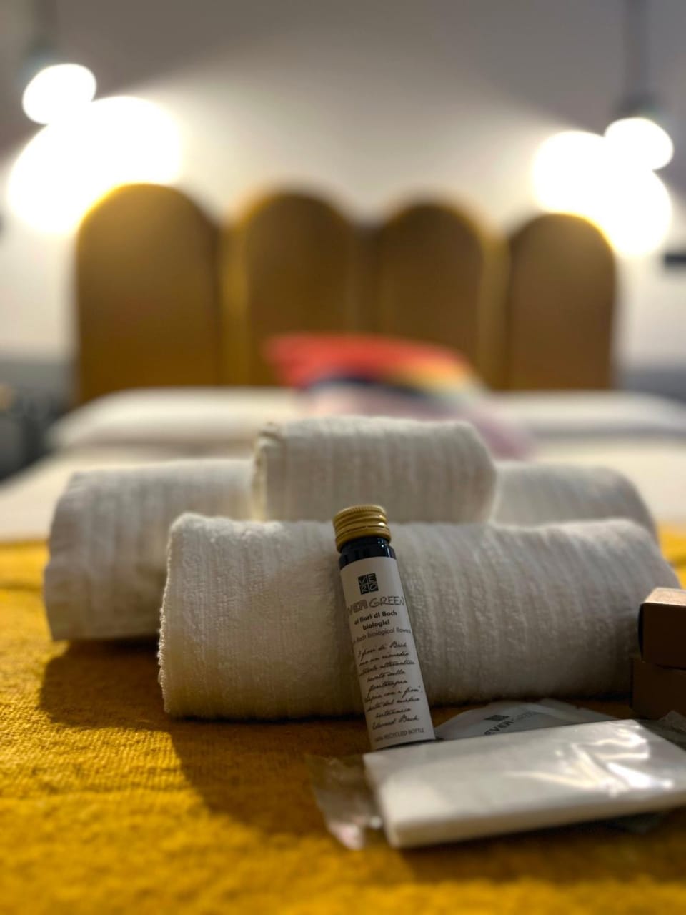 Bed, towels