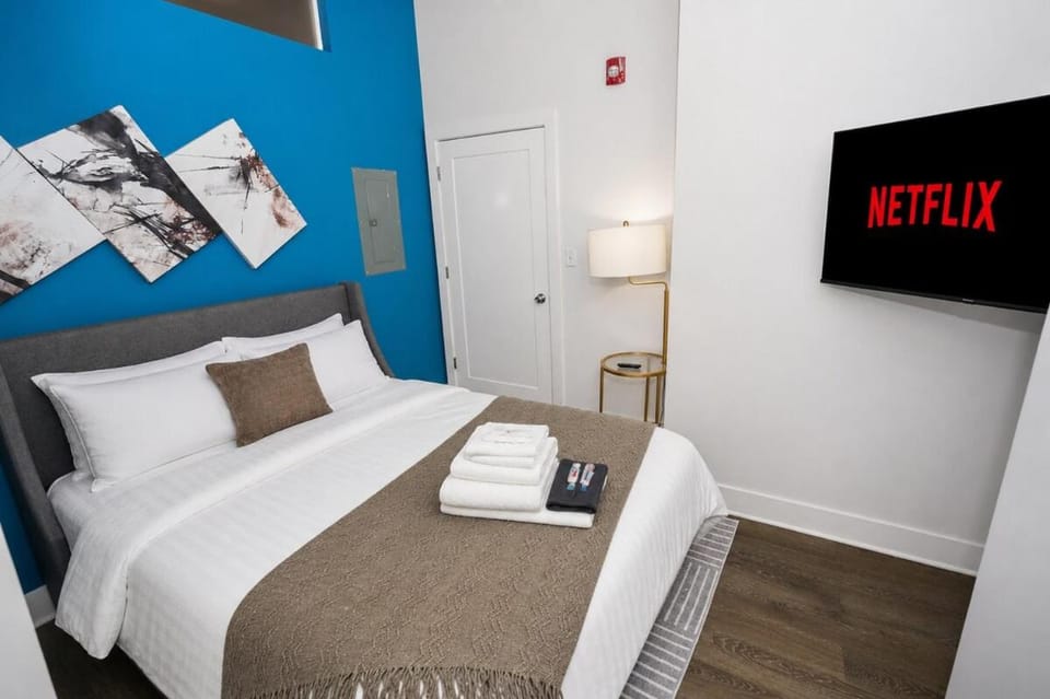 Business Ready 2BR Apartment in South Loop with Skyline view, Optional parking & Gym Access Close to McCormick, Downtown & CTA Apartment in South Loop