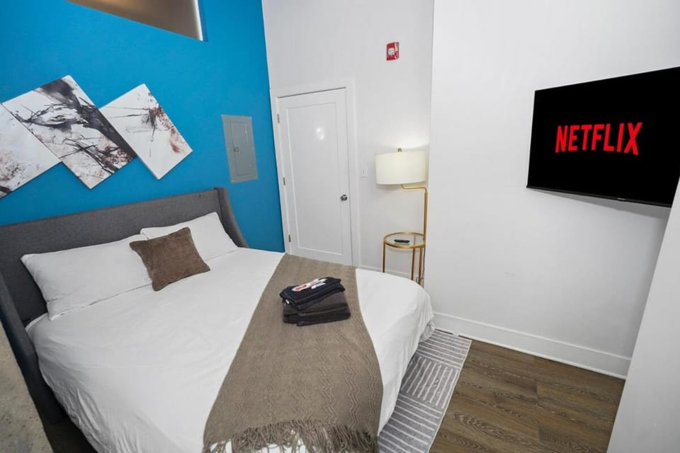 Business Ready 2BR Apartment in South Loop with Skyline view, Optional parking & Gym Access Close to McCormick, Downtown & CTA Apartment in South Loop