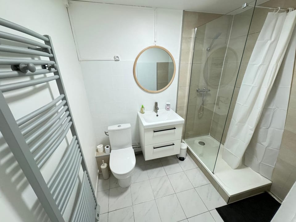 Shower, Toilet, Bathroom