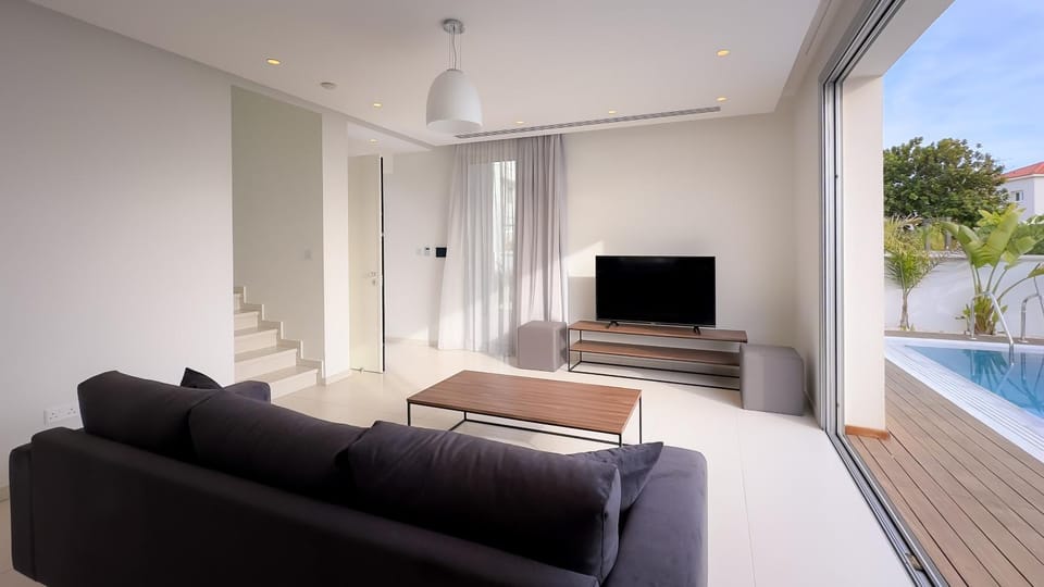 Seating area, Pool view