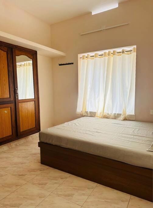 Homestay Guruvayur, 2 AC Bedrooms, Hall, Veranda, Kitchen House in Kerala