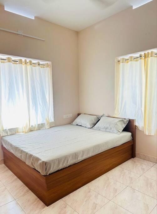 Homestay Guruvayur, 2 AC Bedrooms, Hall, Veranda, Kitchen House in Kerala
