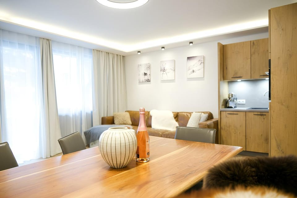 Kitchen or kitchenette, Living room, Dining area