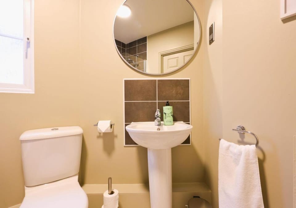 Stylish Flat With Sofa Bed in Malmesbury! Apartment in England