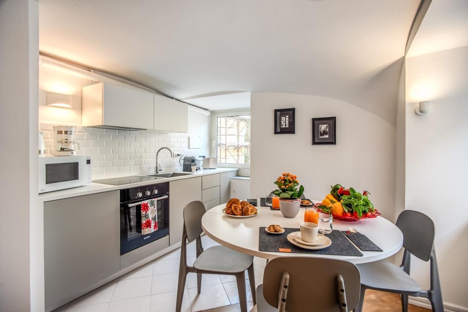 Kitchen or kitchenette, Dining area, minibar, pet friendly, stove, toaster