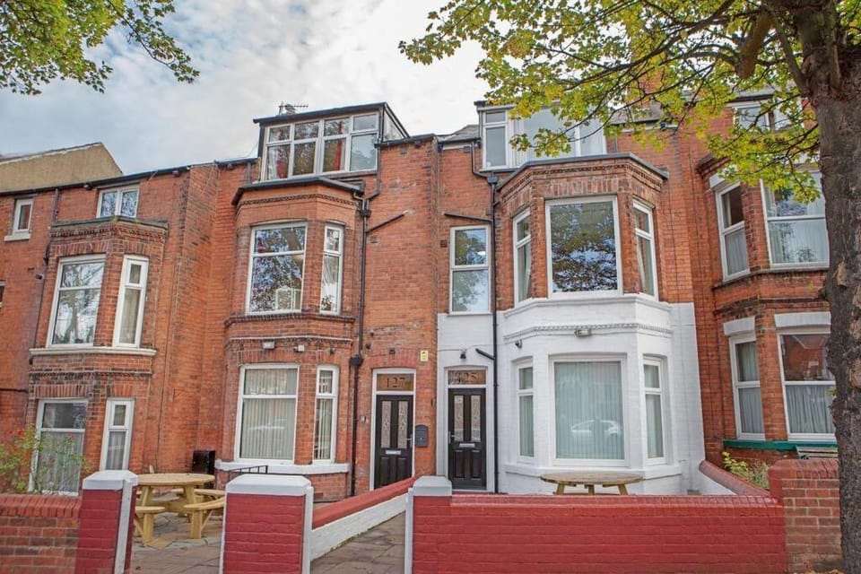 Property building, Facade/entrance, Day