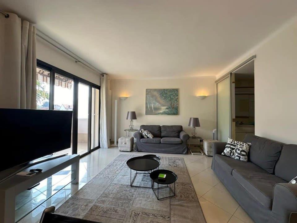Communal lounge/ TV room, TV and multimedia, Living room, Seating area