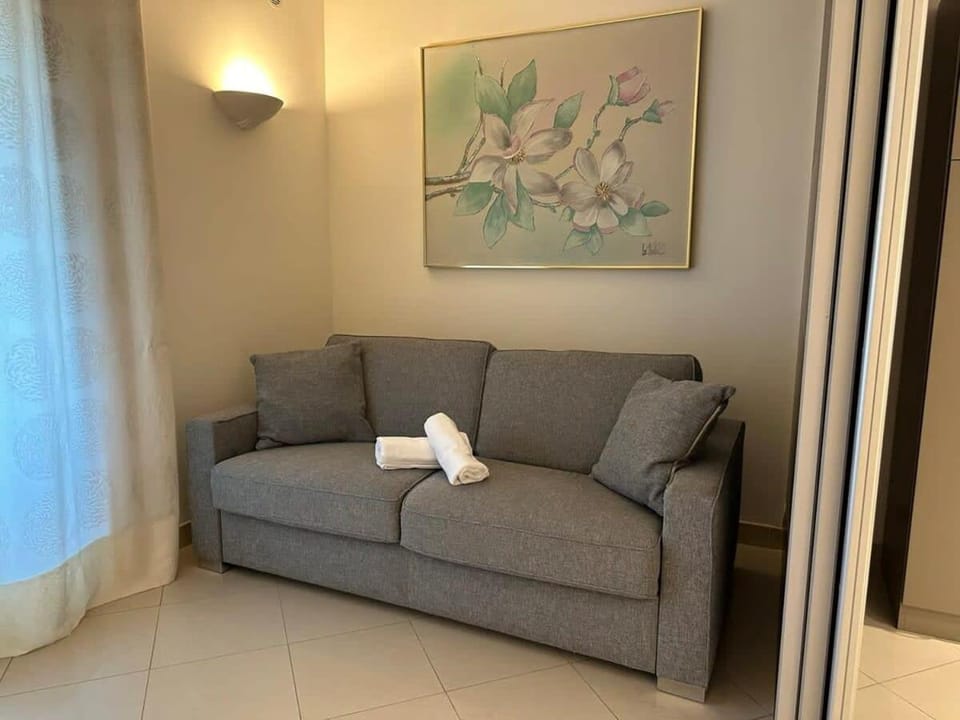 Living room, Seating area, towels