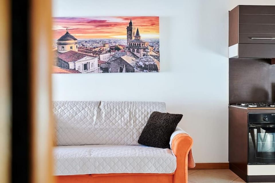 [Airport 8 min] A/C - Netflix- Free Parking Apartment in Bergamo