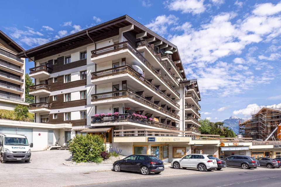 Property building, Facade/entrance, Off site