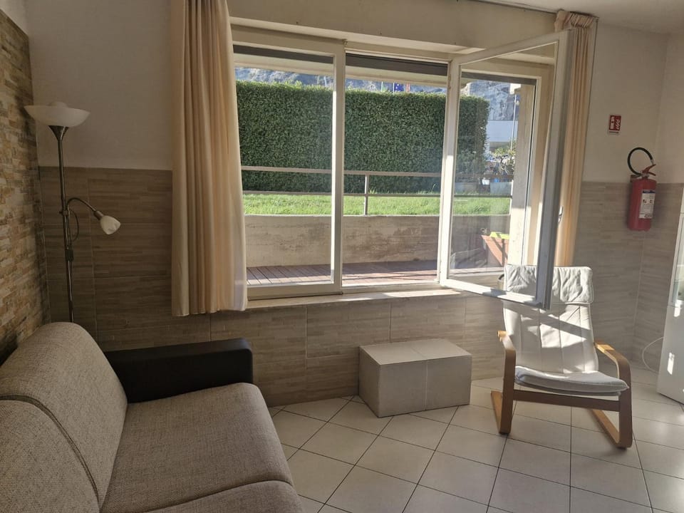 Living room, Garden view