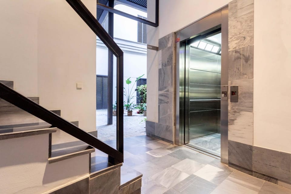 Lobby or reception, elevator
