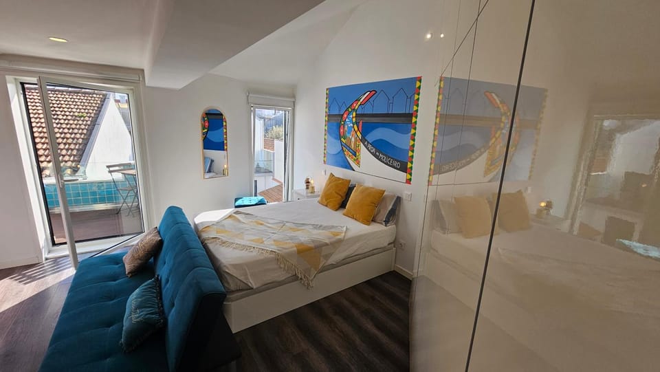 Bed, Balcony/Terrace, Living room, Photo of the whole room, Seating area, Bedroom, towels, wardrobe