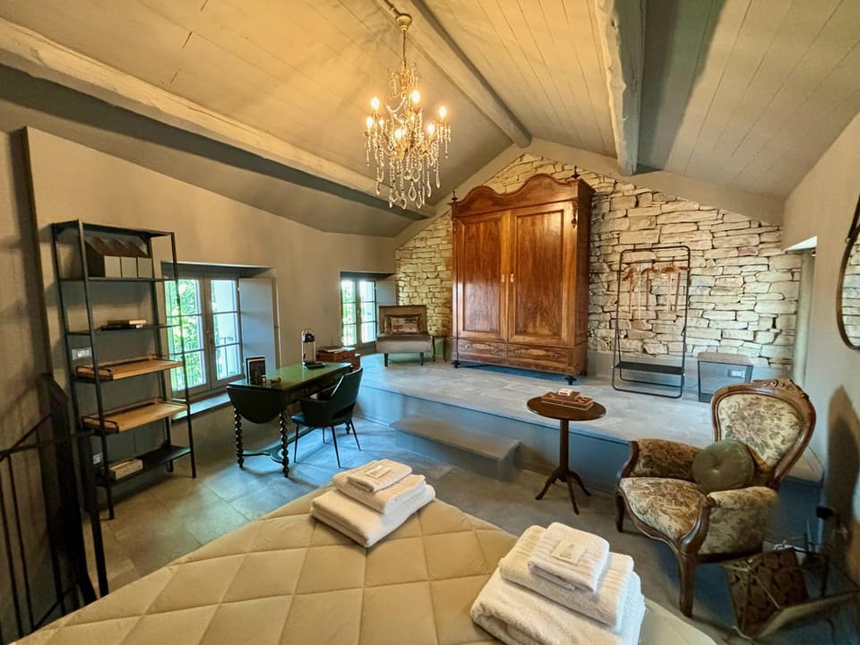Bed, Photo of the whole room, Seating area, Bedroom, towels, wardrobe