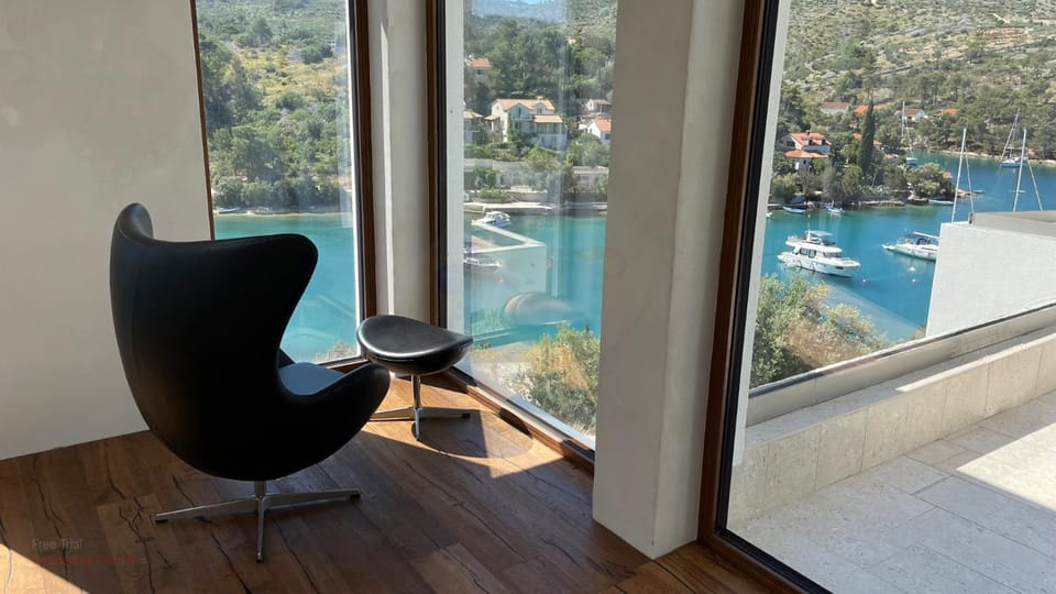 Mountain view, Pool view, Sea view