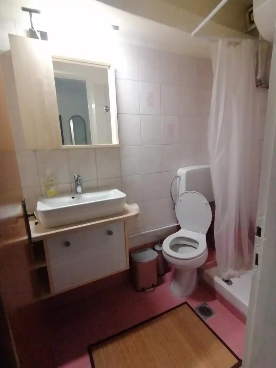 Shower, Toilet