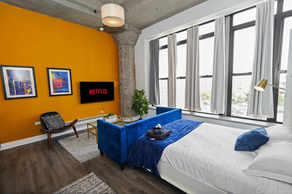 Luxury Studio Apartment with Optional Parking and Gym Access Near McCormick Place, Chinatown and Soldier Field Apartment in South Loop