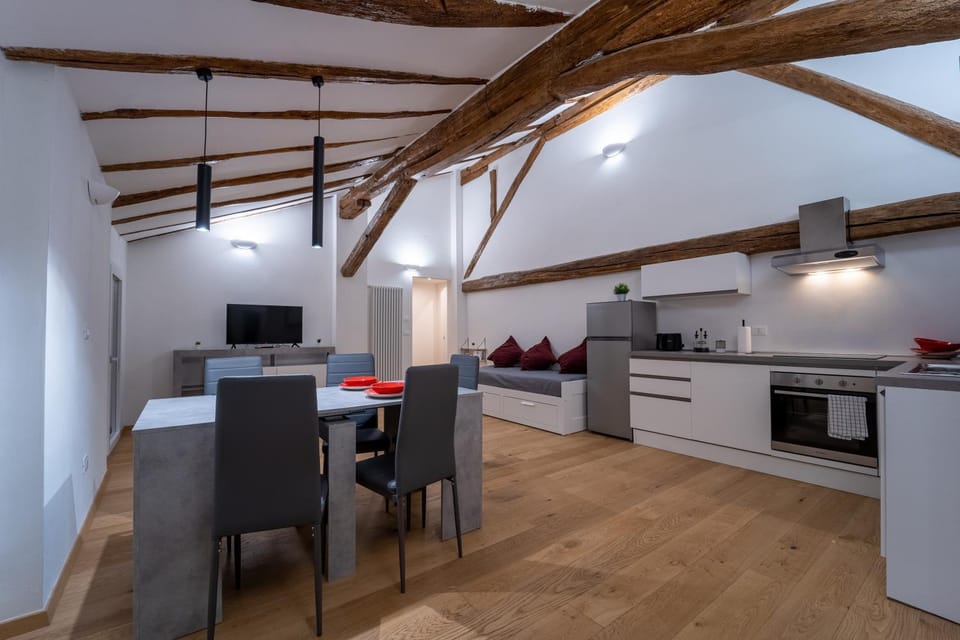 TV and multimedia, Kitchen or kitchenette, Dining area, dishwasher, pet friendly, stove