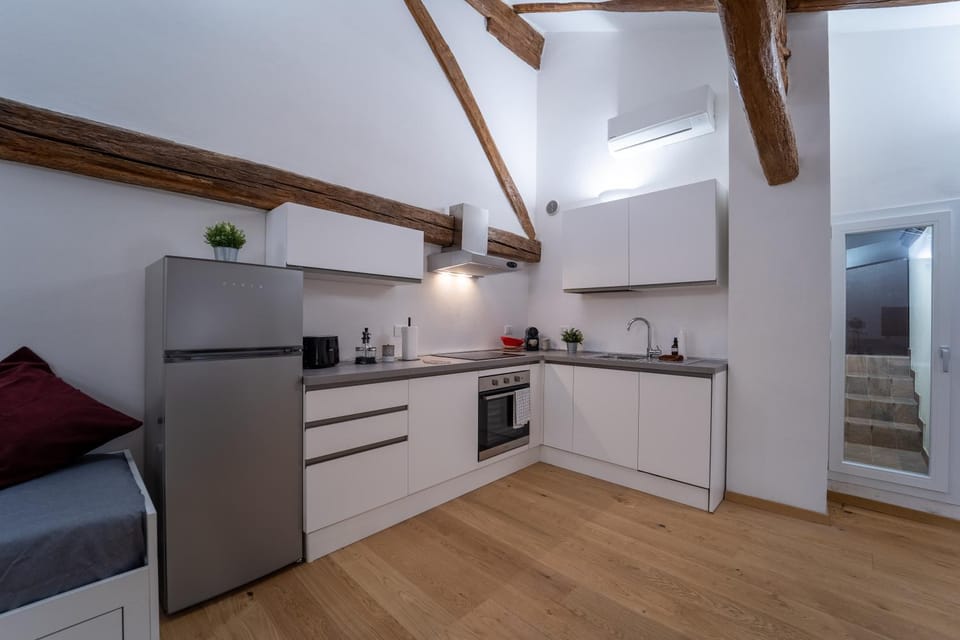 Kitchen or kitchenette, dishwasher, pet friendly, stove, toaster