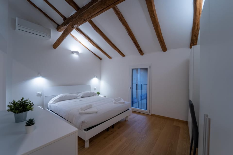 Bed, Photo of the whole room, Bedroom, towels, air conditioner