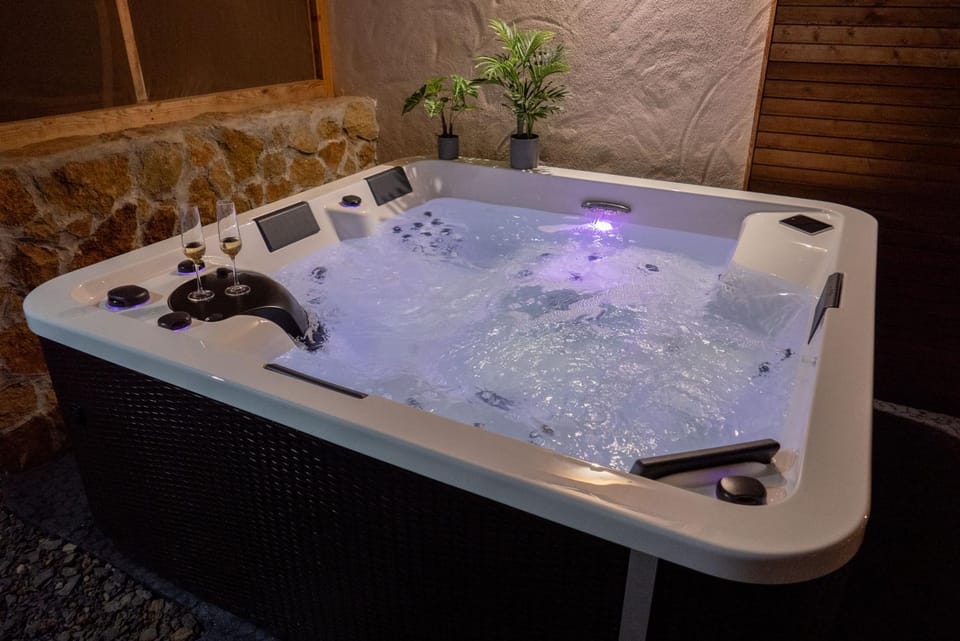 Hot Tub, Hot Tub