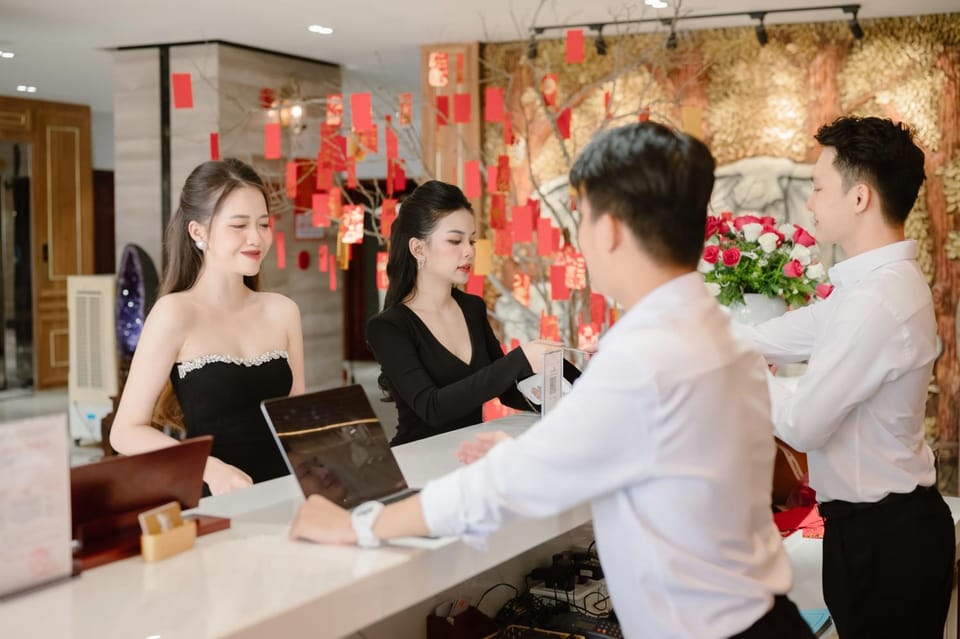 Staff, People, Lobby or reception, Guests, group of guests