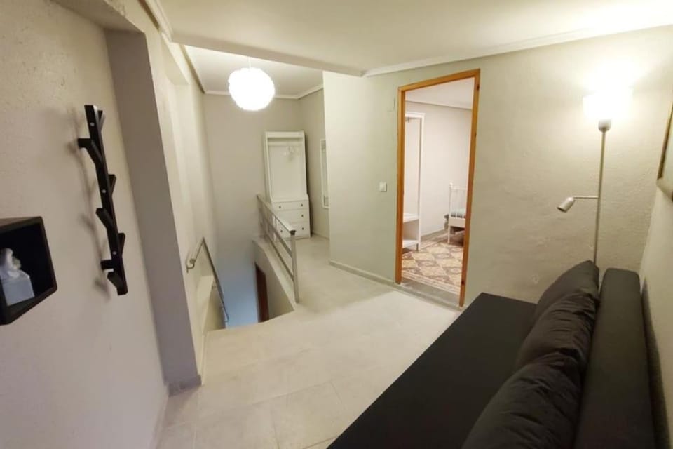 Bed, TV and multimedia, Living room, Photo of the whole room, Seating area, Bedroom