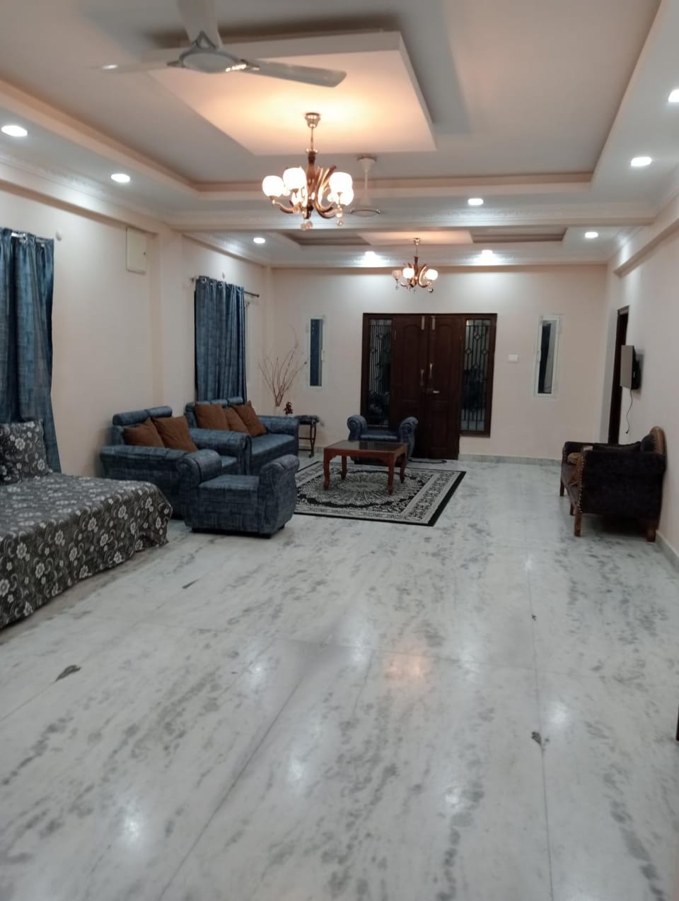 2-Bedroom Elegant and Spacious AC Apartment only for families, Prime Location, Just 100m from Main Road! Apartment in Hyderabad