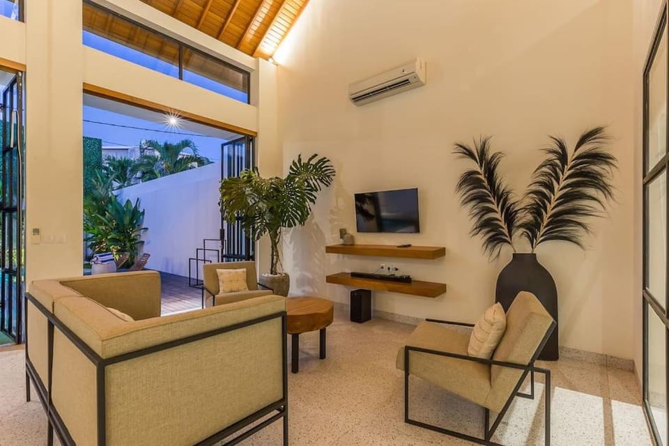 Luxe en comfortabel ~ 5* Locatie ~ Zwembad ~ Kingsize bedden Villa in North Kuta