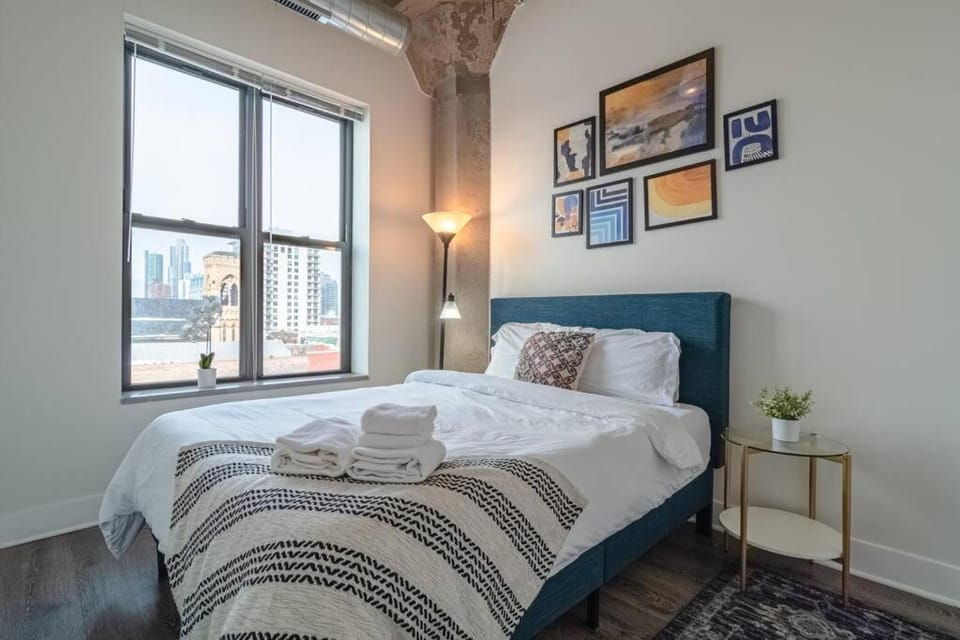 Skyline 2BR in South Loop with Optional Parking & Gym Access Near Museum Campus and McCormick Place Apartment in South Loop