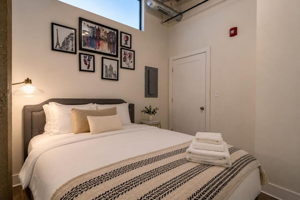 Skyline 2BR in South Loop with Optional Parking & Gym Access Near Museum Campus and McCormick Place Apartment in South Loop