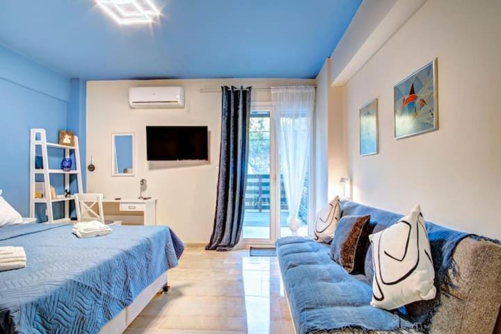 Bed, TV and multimedia, Bedroom, air conditioner