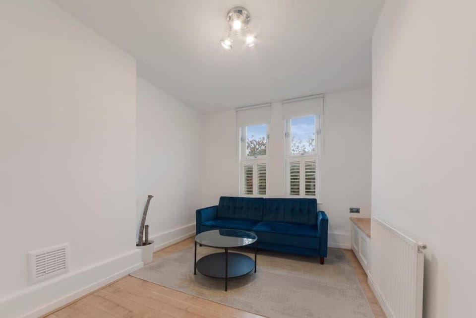 Living room, Seating area, internet