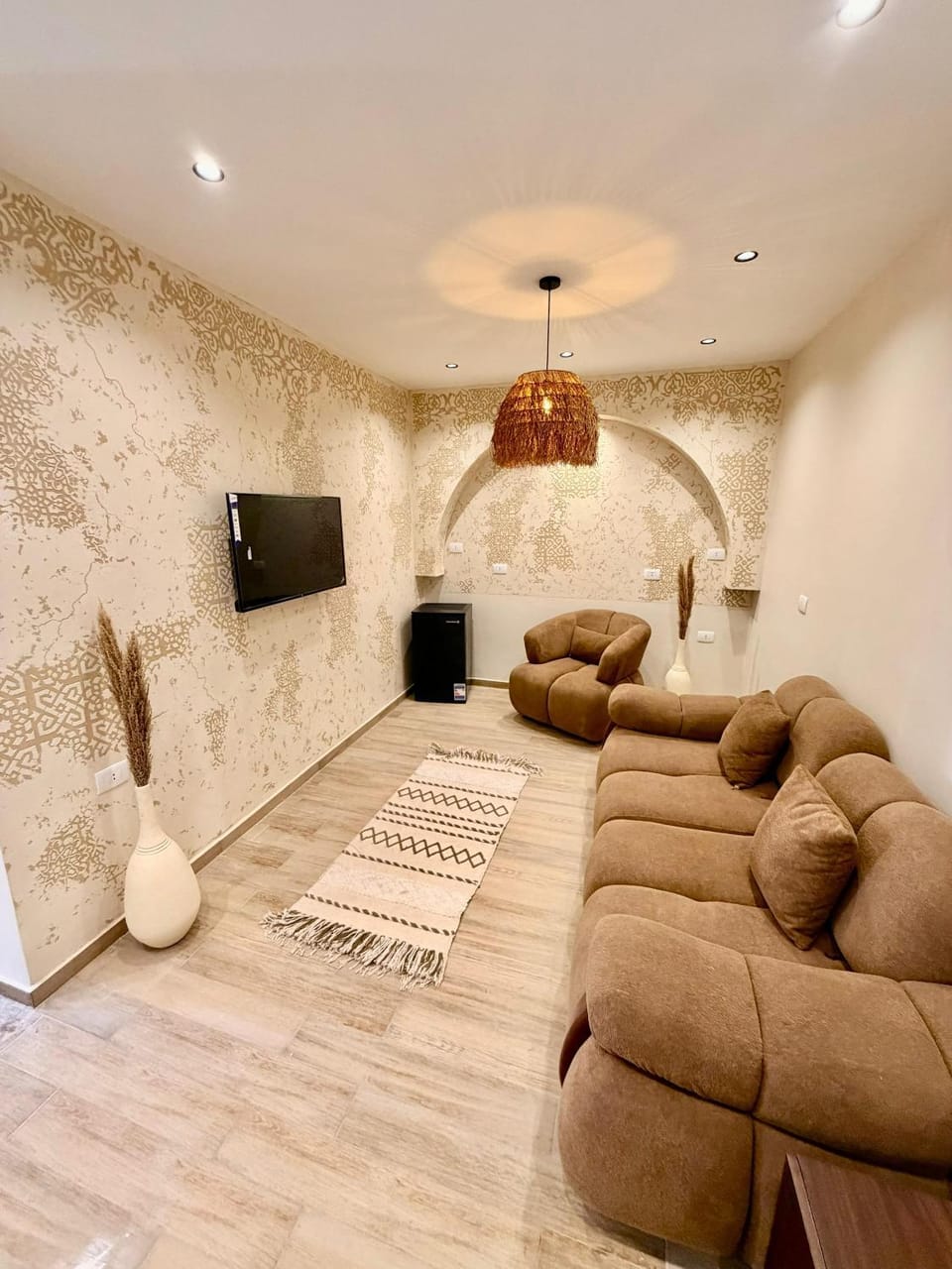 Communal lounge/ TV room, TV and multimedia, Living room, Seating area, Evening entertainment