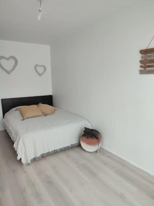studio avec piscine Apartment in Gruissan