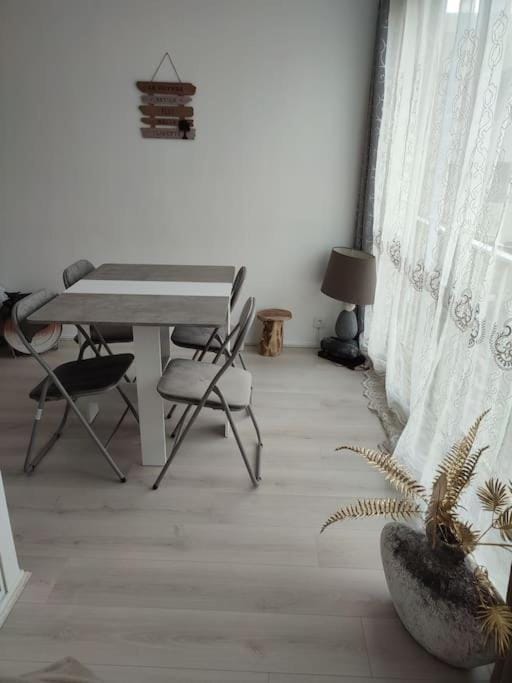 studio avec piscine Apartment in Gruissan